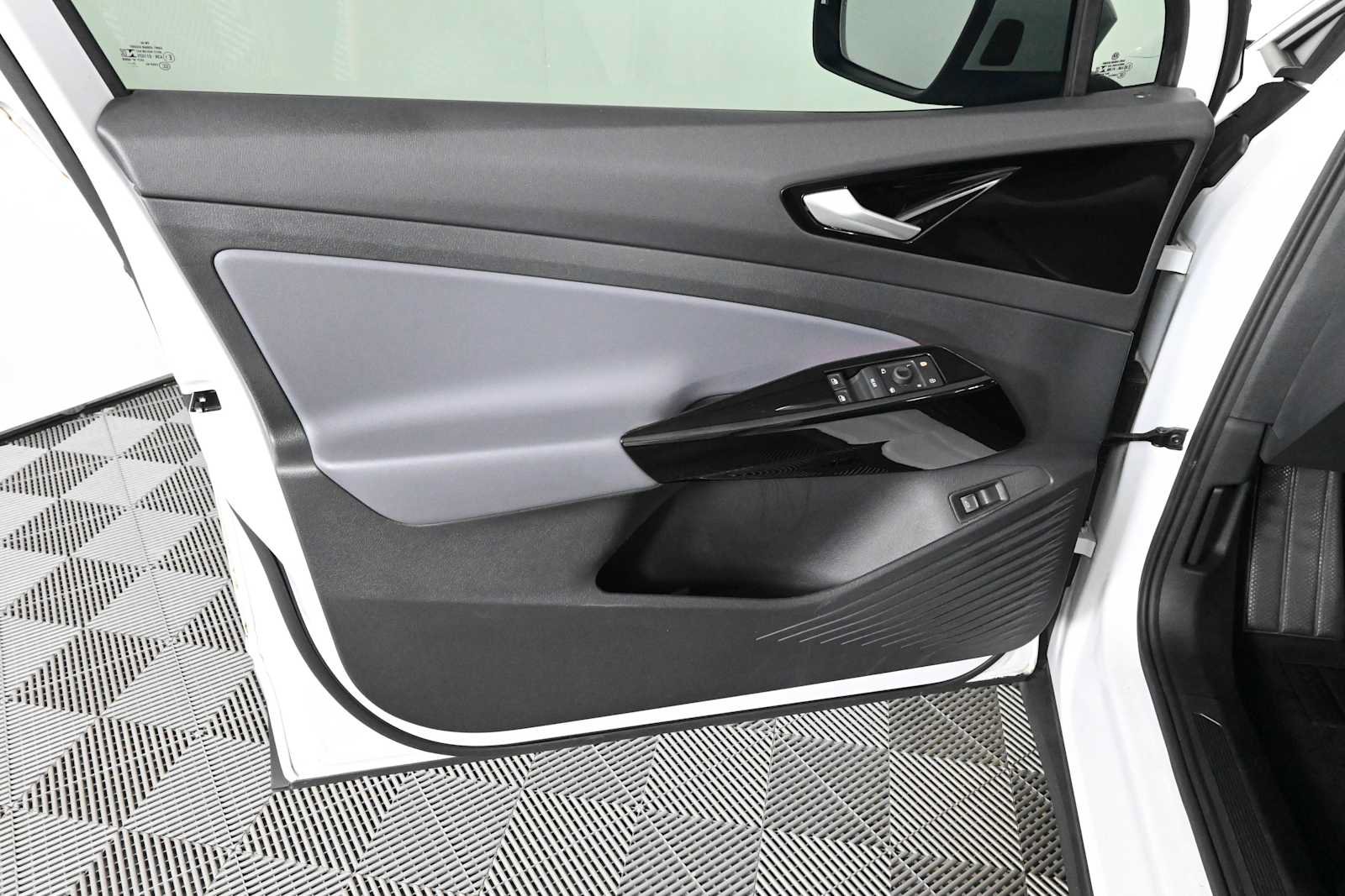 Certified 2021 Volkswagen ID.4 Pro S w/ Gradient Package RWD image 19