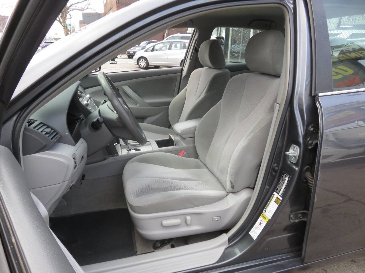 Used 2010 Toyota Camry LE image 10