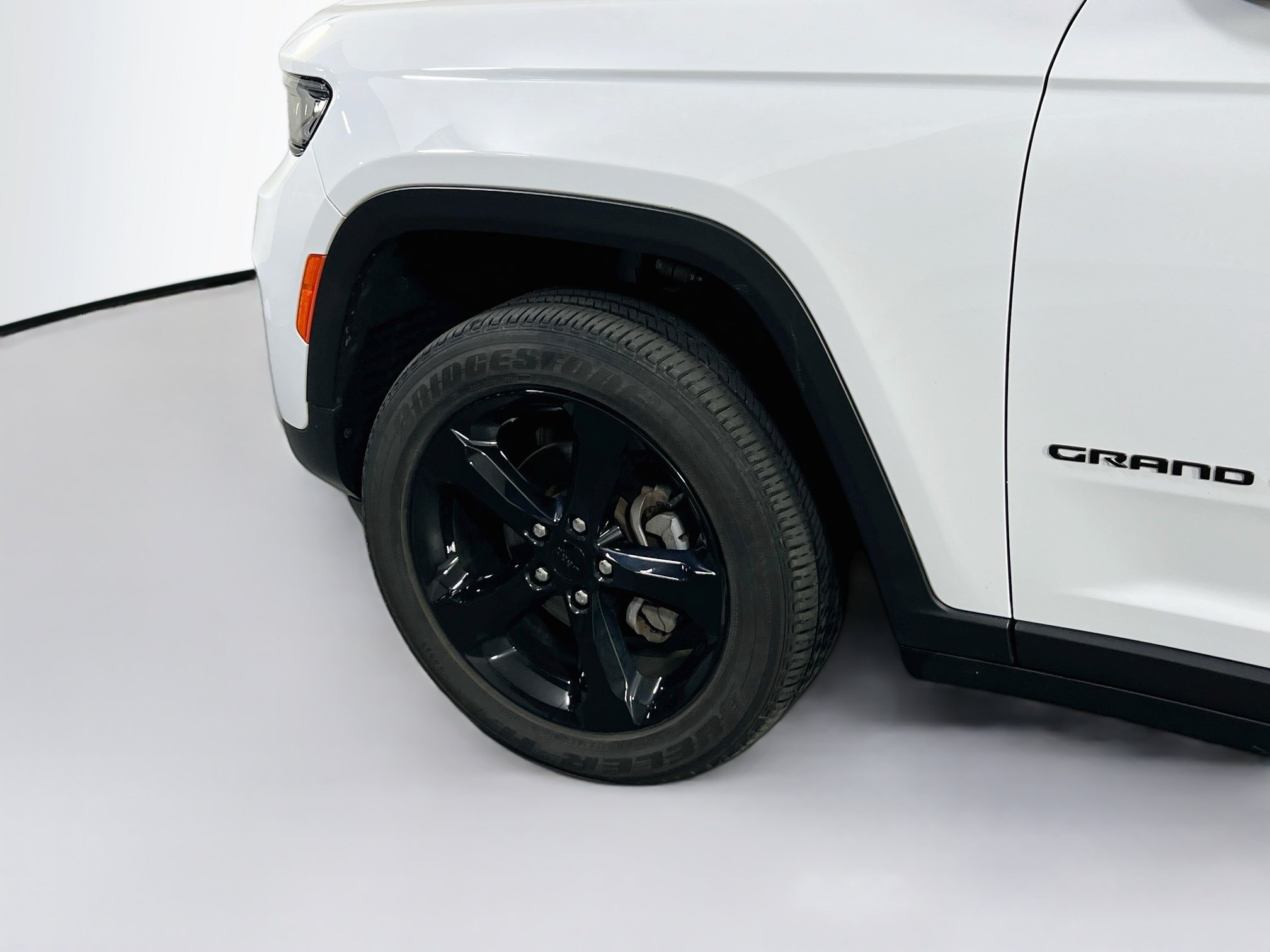 Used 2023 Jeep Grand Cherokee Altitude AWD/4WD image 30