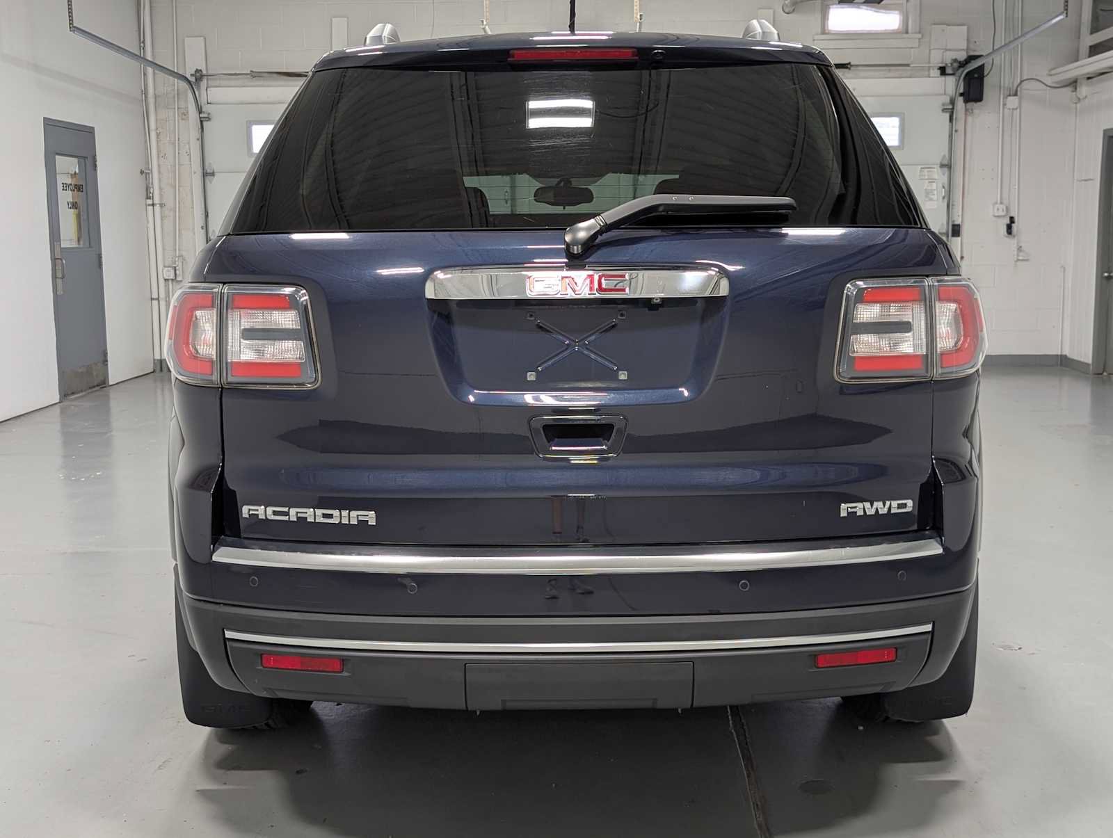 Used 2015 GMC Acadia SLE AWD/4WD image 9