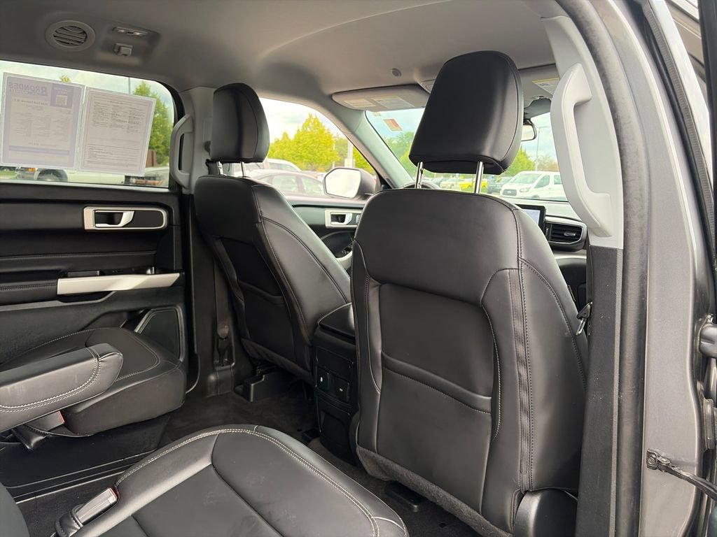 Used 2024 Ford Explorer XLT w/ Equipment Group 202A AWD/4WD image 31