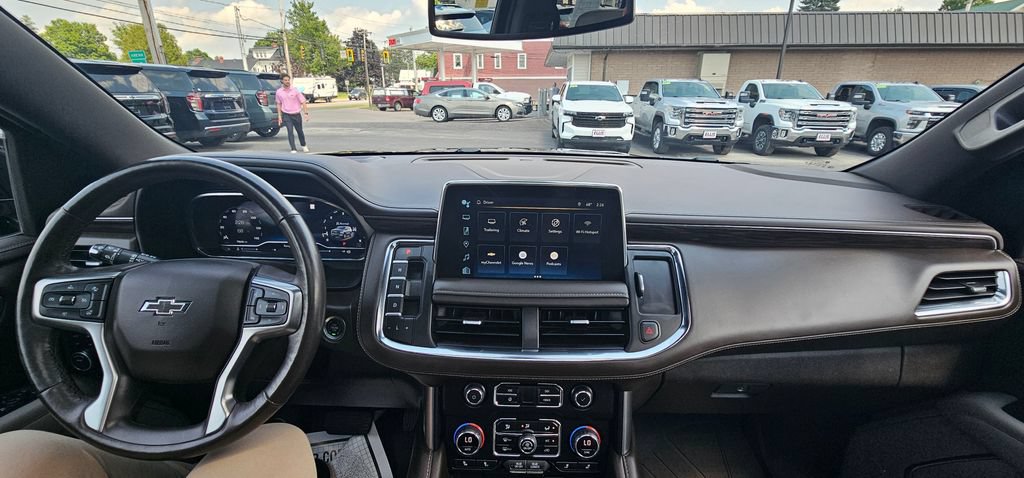 Certified 2022 Chevrolet Tahoe Z71 w/ Luxury Package AWD/4WD image 19