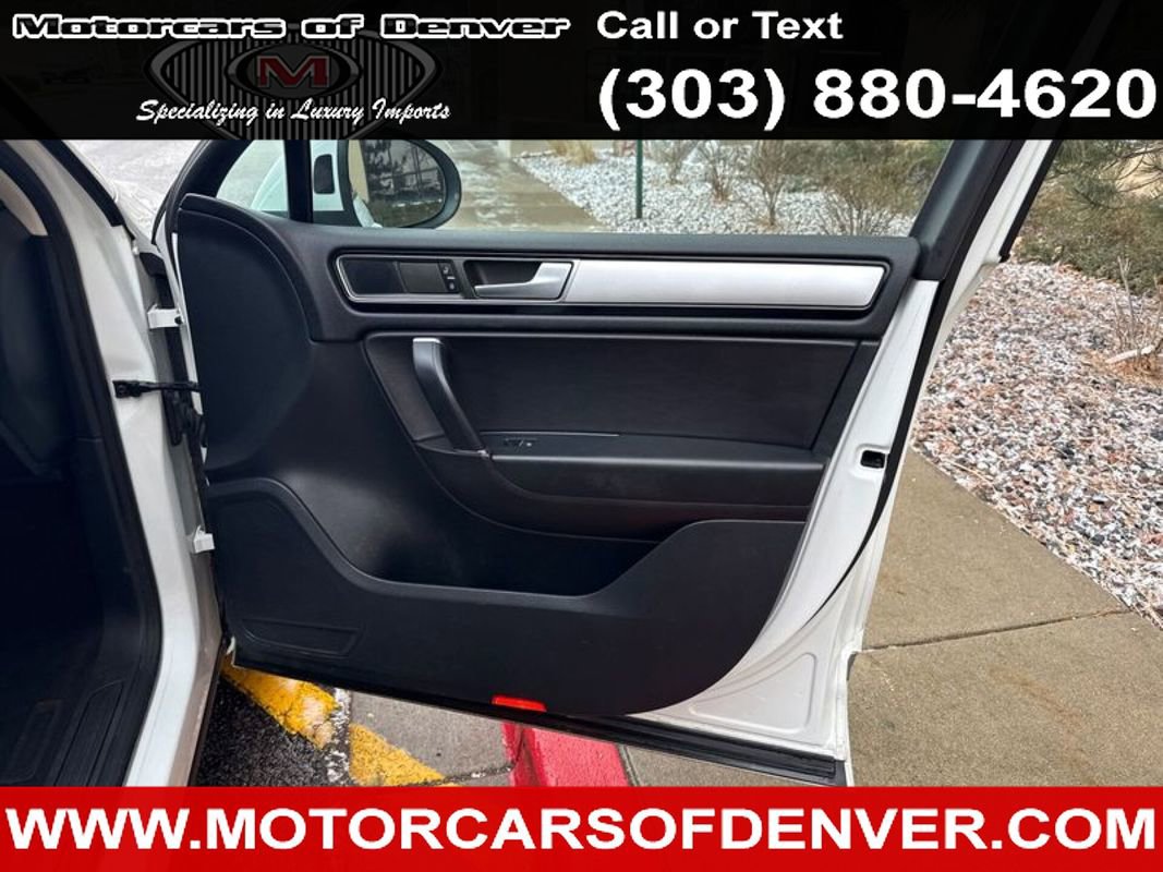 Used 2015 Volkswagen Touareg Sport AWD/4WD image 20