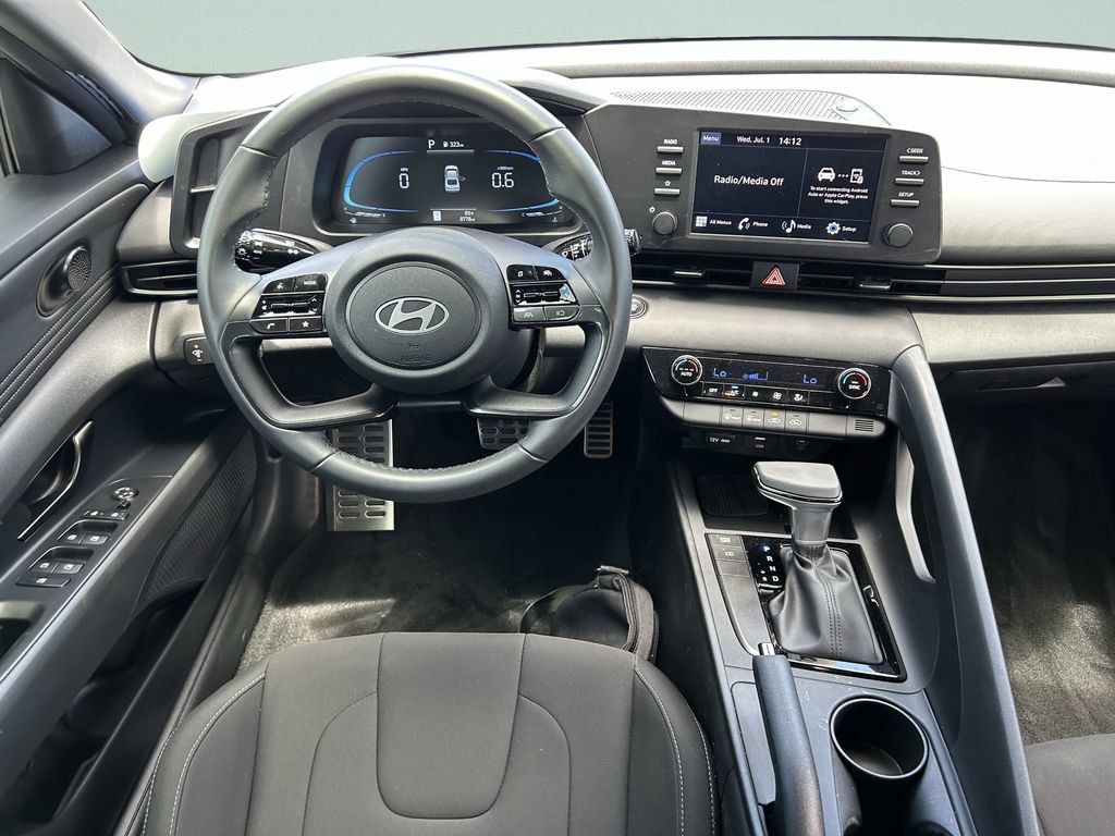 Certified 2025 Hyundai Elantra Sport FWD image 17