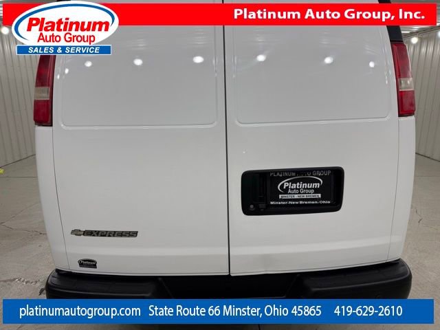Used 2017 Chevrolet Express 3500 Extended image 4