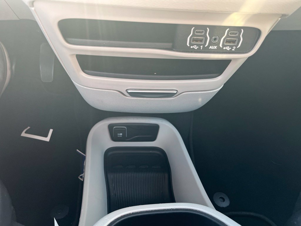 Used 2023 Chrysler Pacifica Touring-L FWD image 14