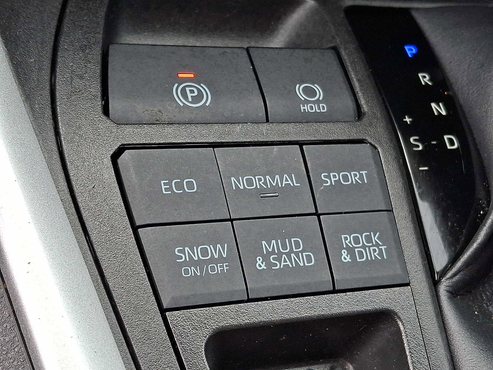 Used 2022 Toyota RAV4 LE image 21