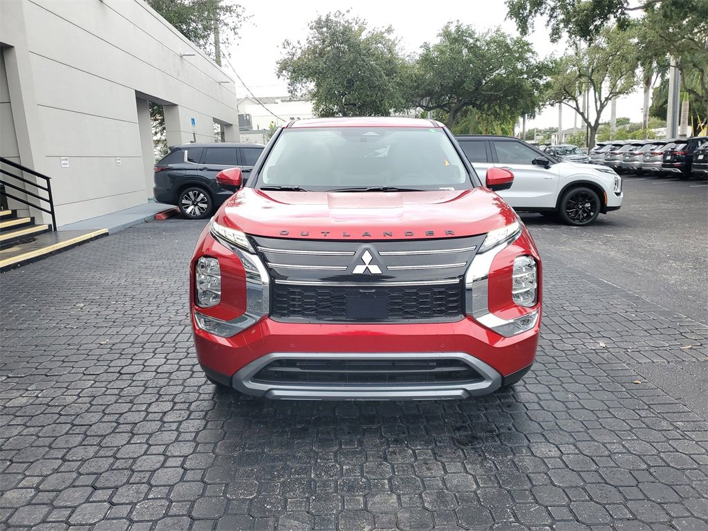 New 2025 Mitsubishi Outlander SE image 2