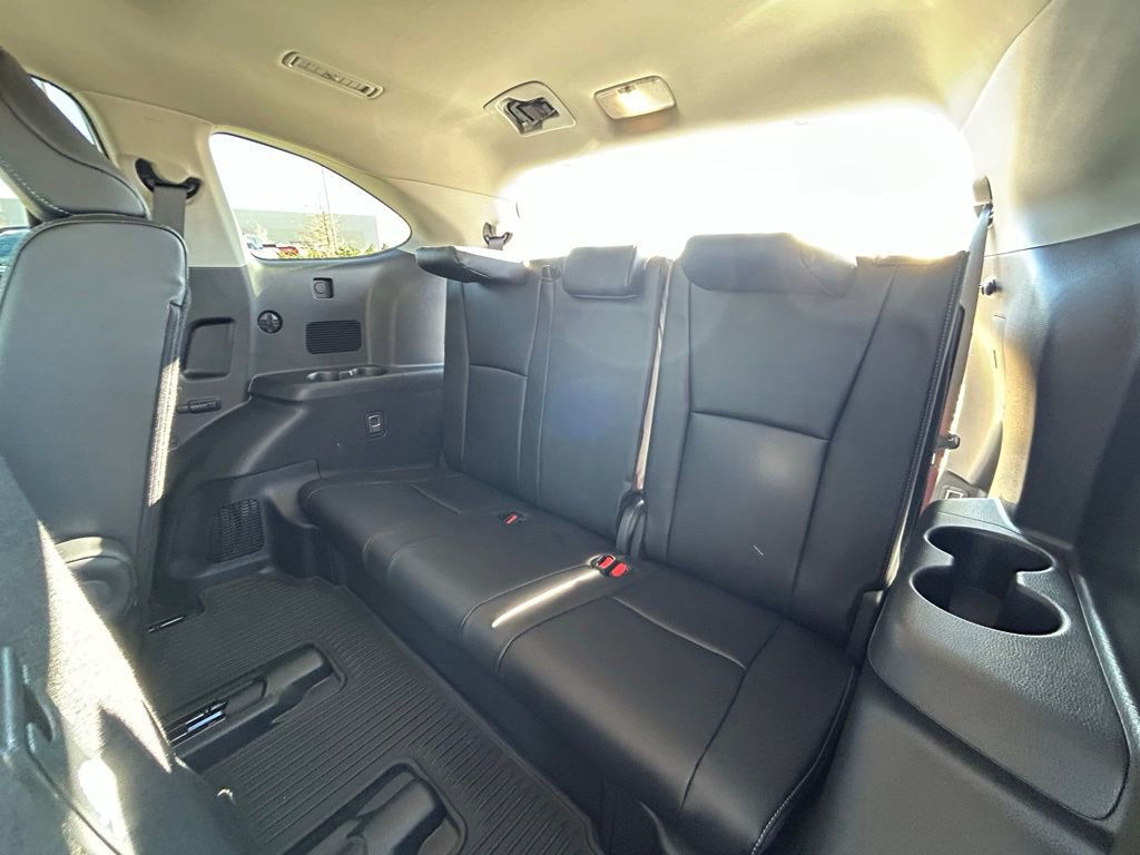 Used 2025 Toyota Highlander XLE image 25