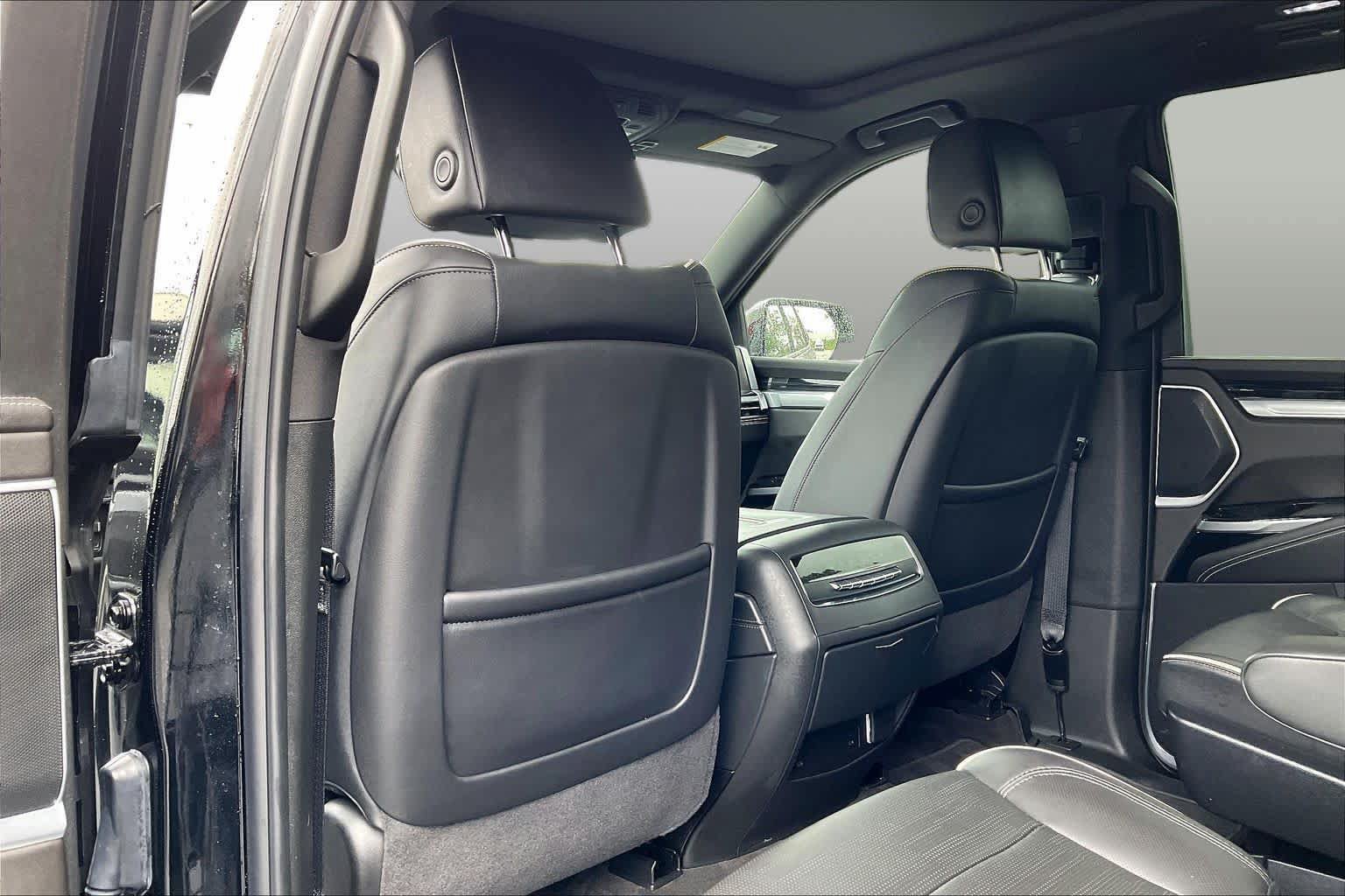 Used 2025 Cadillac Escalade Sport AWD/4WD image 21