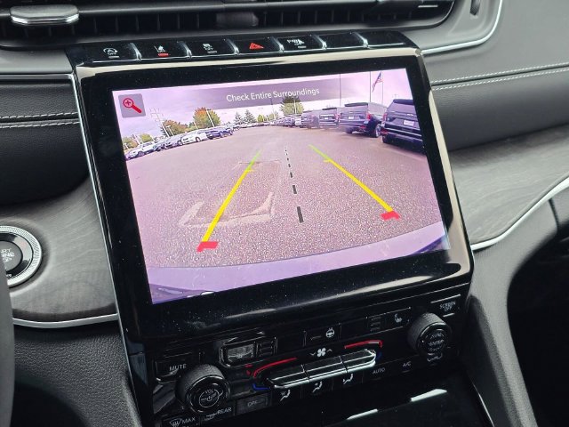 Used 2023 Jeep Grand Cherokee L Limited AWD/4WD image 24
