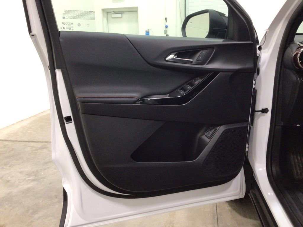 Used 2025 Chevrolet Equinox RS w/ Safety and Technology Package image 17