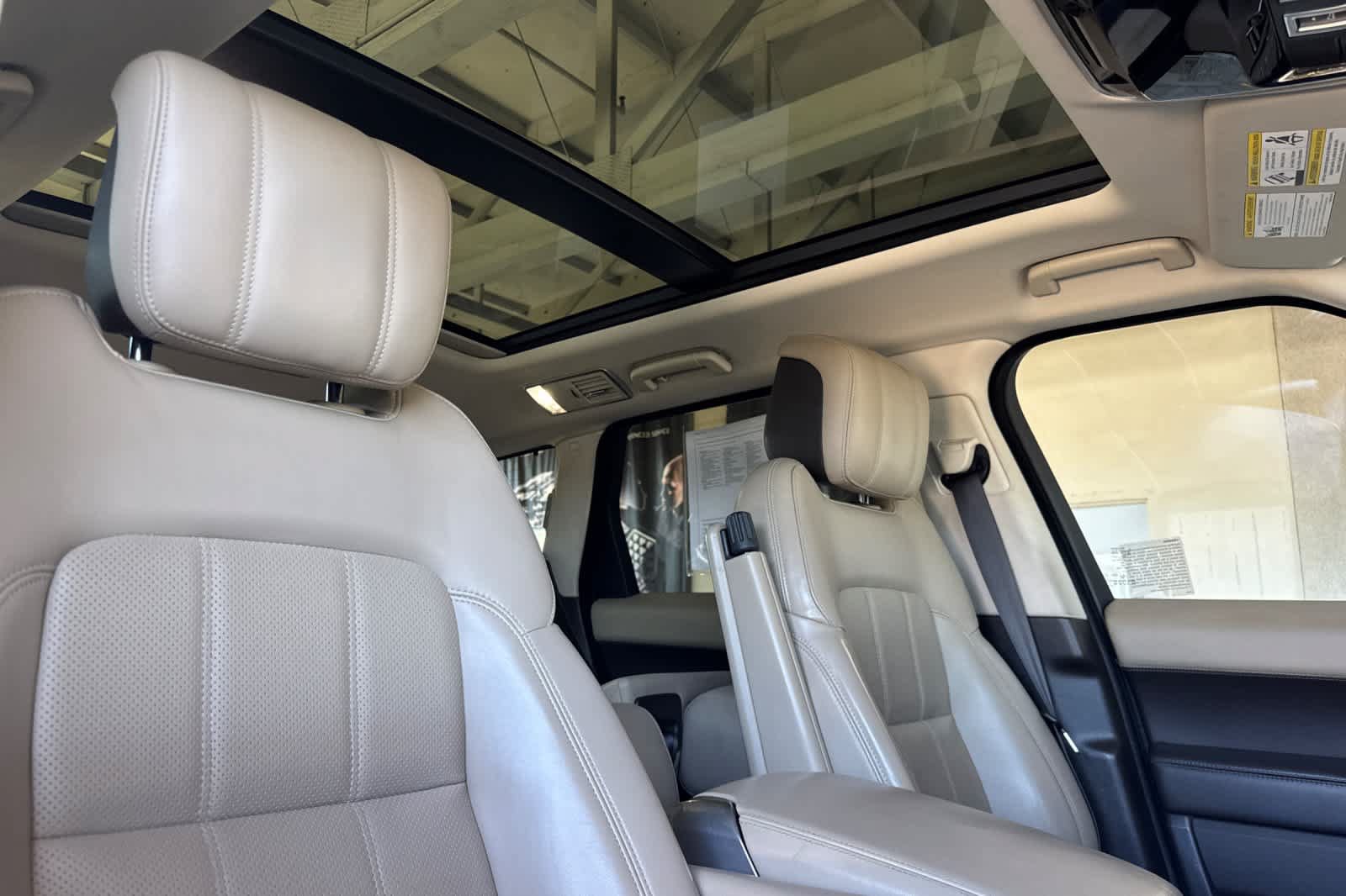 Used 2018 Land Rover Range Rover Sport HSE AWD/4WD image 18