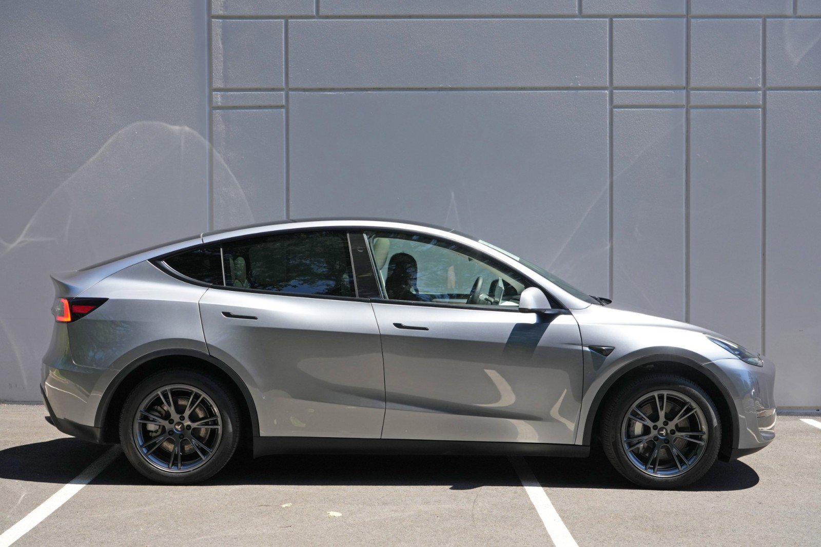 Used 2024 Tesla Model Y Long Range RWD image 53