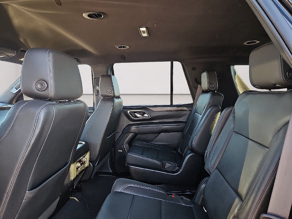 Used 2022 Chevrolet Tahoe LT w/ Luxury Package RWD image 16