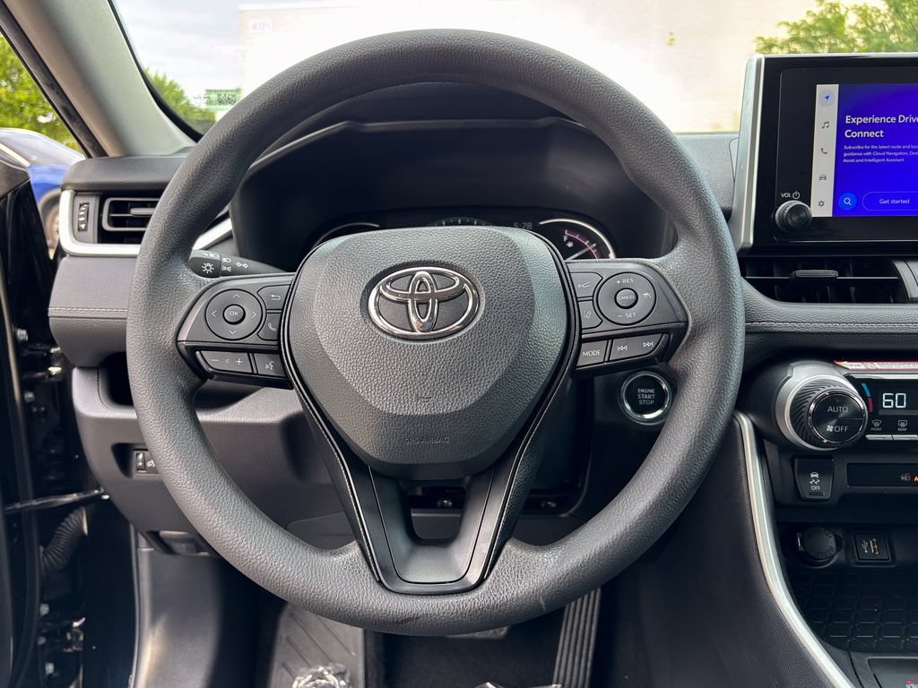 Used 2025 Toyota RAV4 XLE AWD/4WD image 25