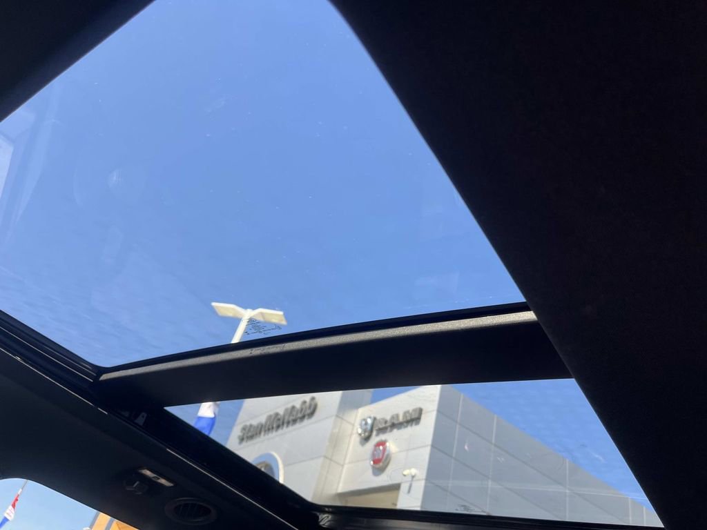 Used 2025 Ford Explorer Platinum image 27