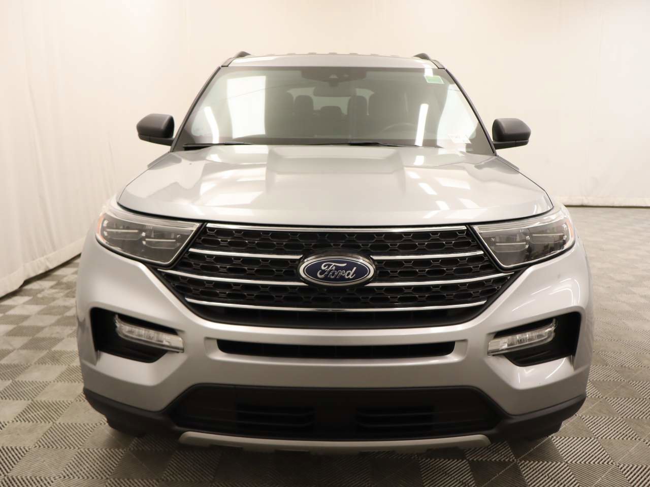 Used 2023 Ford Explorer XLT w/ Equipment Group 202A image 4