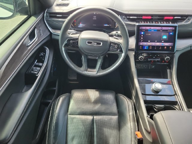Used 2023 Jeep Grand Cherokee Overland w/ Luxury Tech Group IV RWD image 13