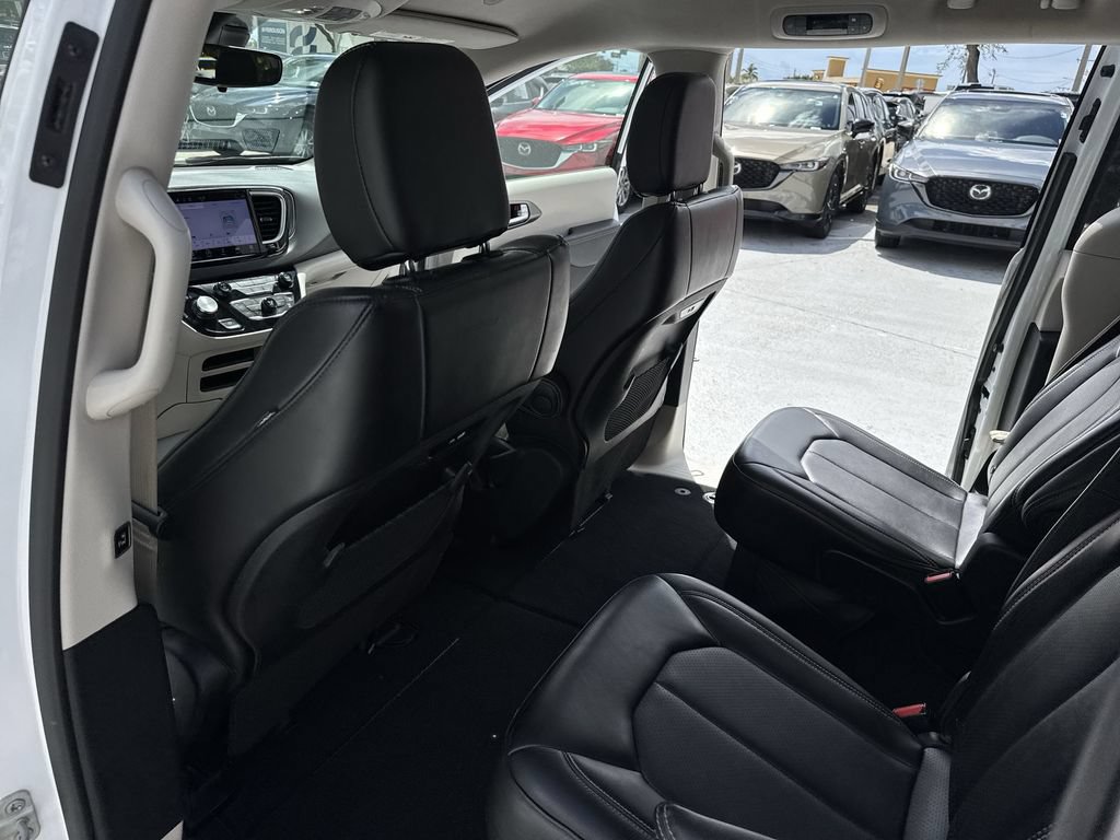 Used 2024 Chrysler Pacifica Touring-L FWD image 34