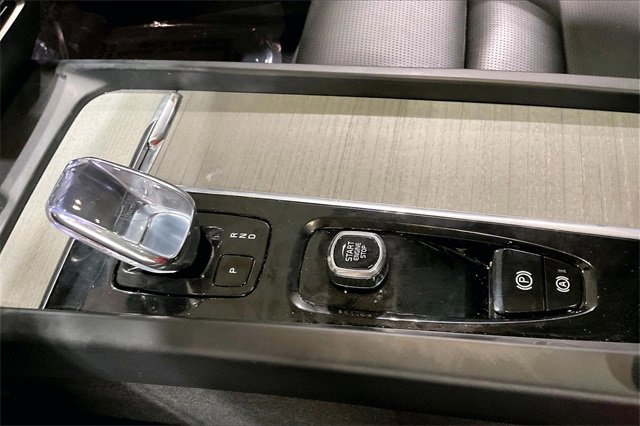 Certified 2024 Volvo V60 B5 Cross Country Ultimate w/ Protection Package Premier image 32