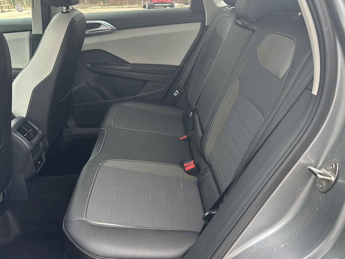 Used 2025 Volkswagen Taos SE image 13