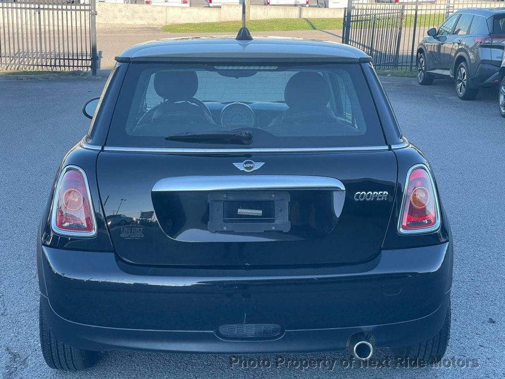 Used 2010 MINI Cooper Hardtop FWD image 8