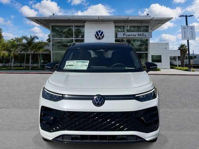 New 2026 Volkswagen Tiguan SE R-Line FWD image 2