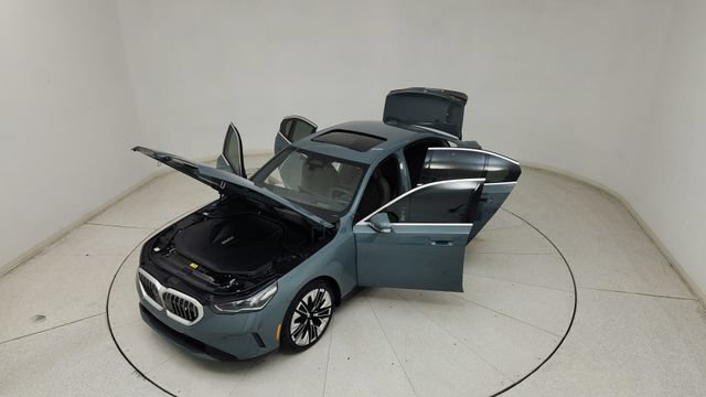 Used 2026 BMW i5 eDrive40 AWD/4WD image 31