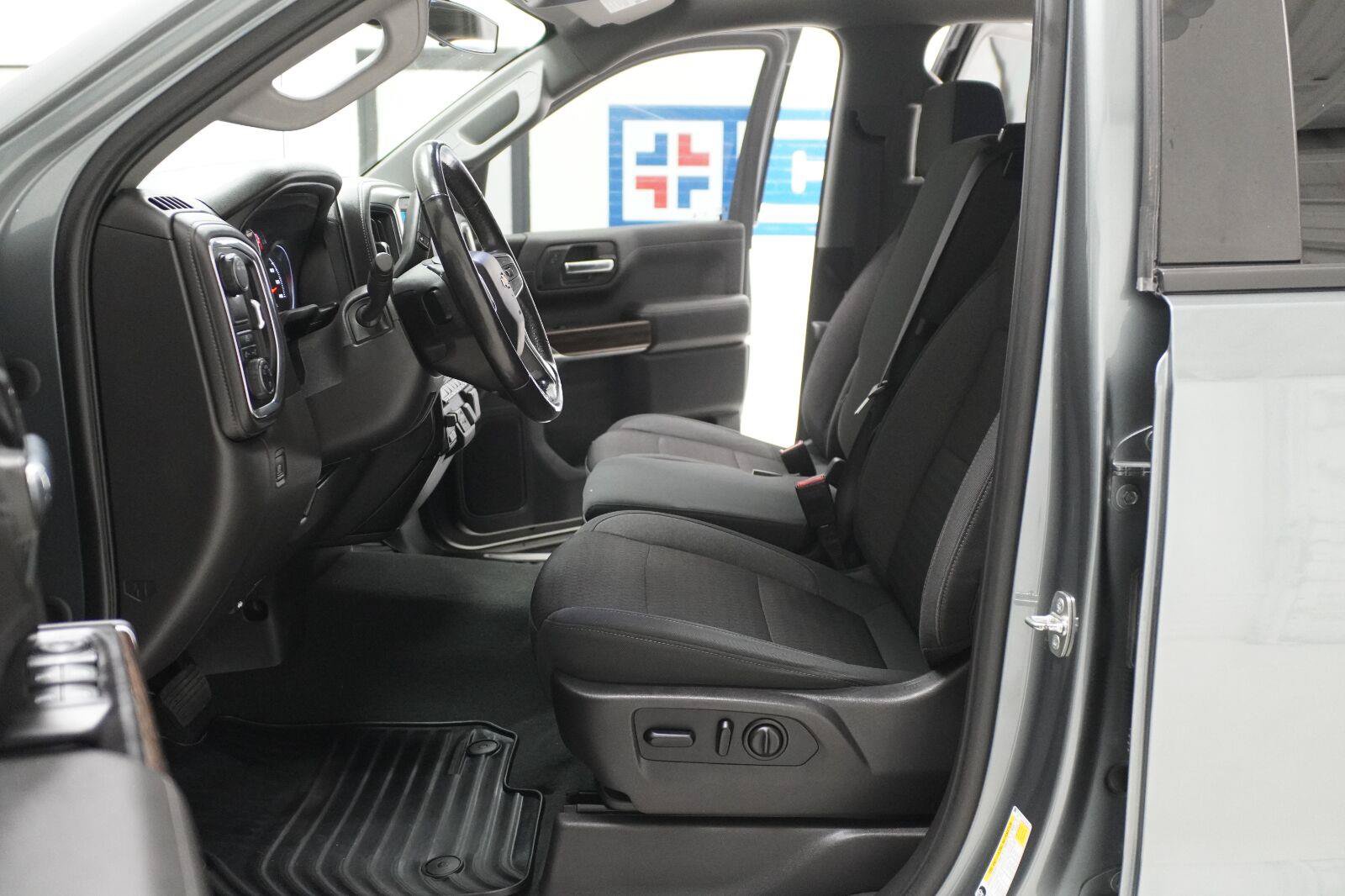 Used 2020 Chevrolet Silverado 1500 LT w/ Texas Edition RWD image 9