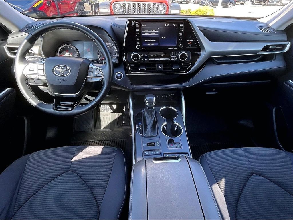 Used 2021 Toyota Highlander LE AWD/4WD image 21