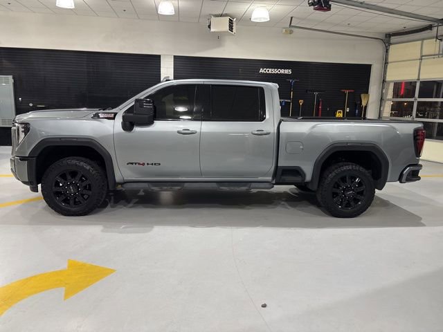Used 2024 GMC Sierra 2500 AT4 w/ Technology Package image 3