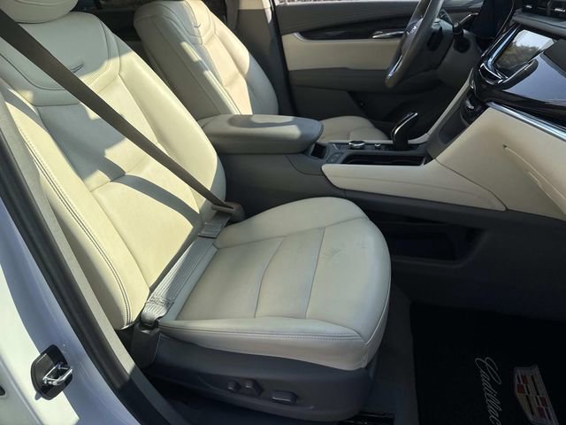 Used 2023 Cadillac XT6 Premium Luxury w/ Technology Package FWD image 9