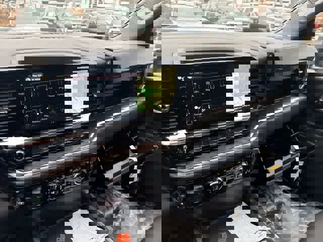 New 2026 GMC Sierra 2500 SLT w/ SLT Premium Package image 24