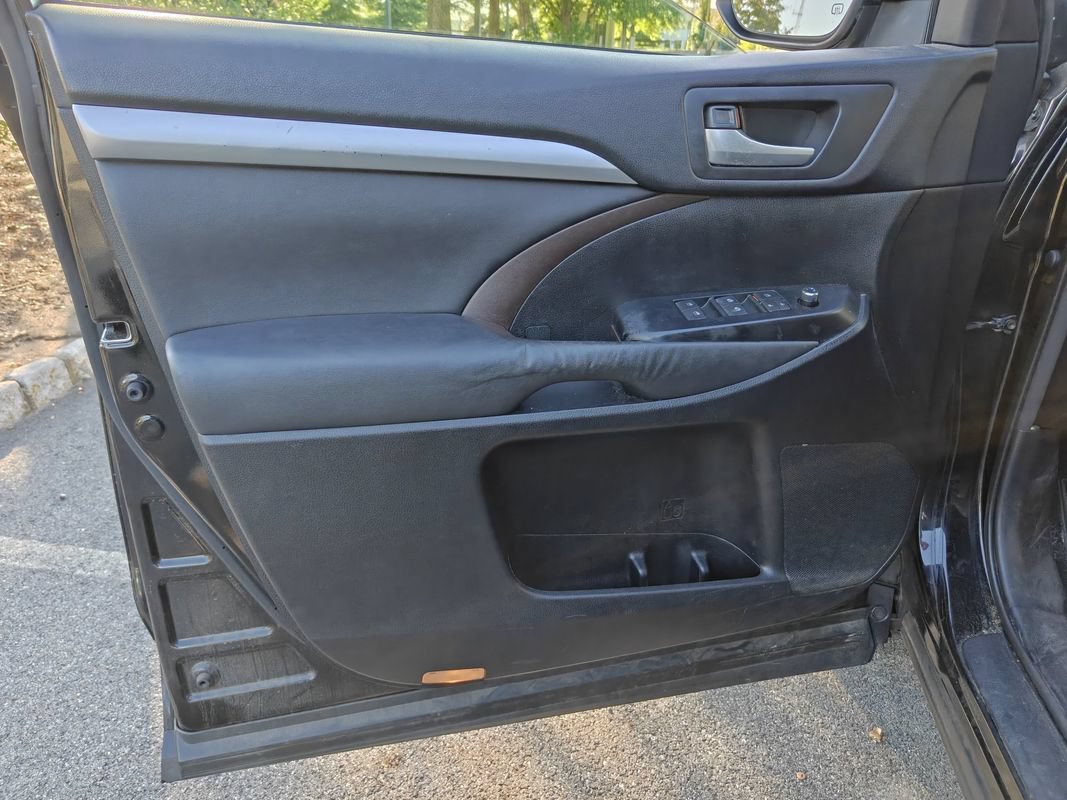Used 2015 Toyota Highlander XLE AWD/4WD image 15