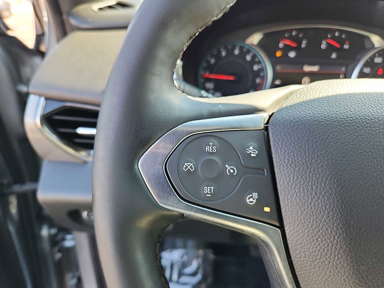 Used 2023 Chevrolet Traverse LT AWD/4WD image 20