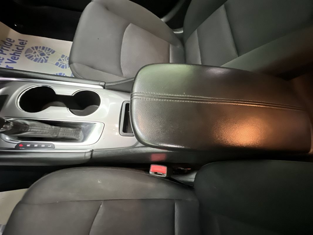 Used 2018 Chevrolet Malibu LT FWD image 25