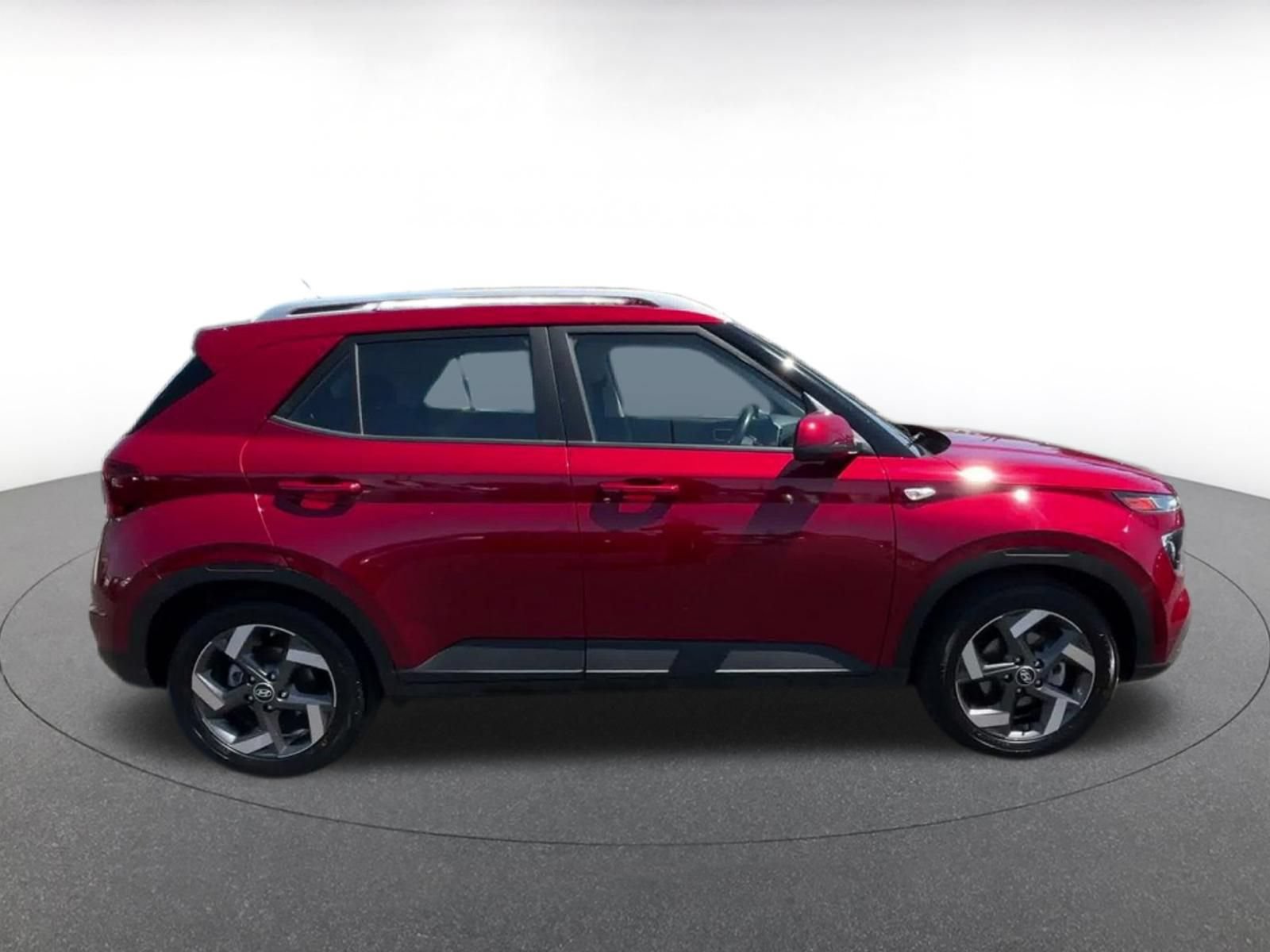 Used 2025 Hyundai Venue SEL FWD image 16