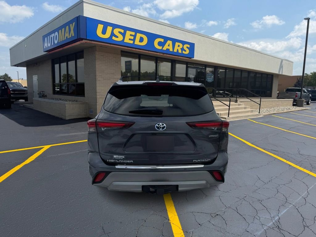 Used 2024 Toyota Highlander Platinum image 6