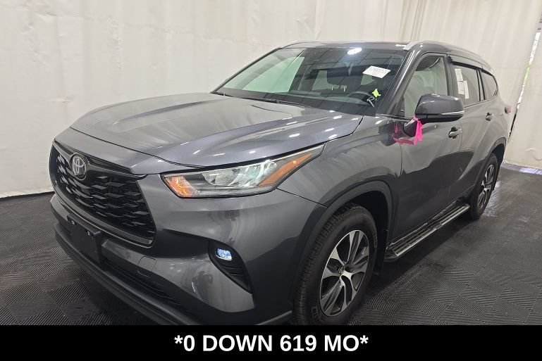 Used 2024 Toyota Highlander XLE AWD/4WD image 1