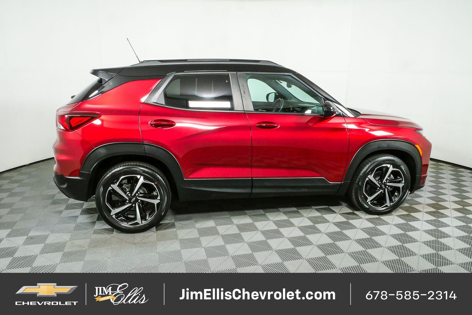 Used 2022 Chevrolet TrailBlazer RS w/ Sun and Liftgate Package FWD image 2