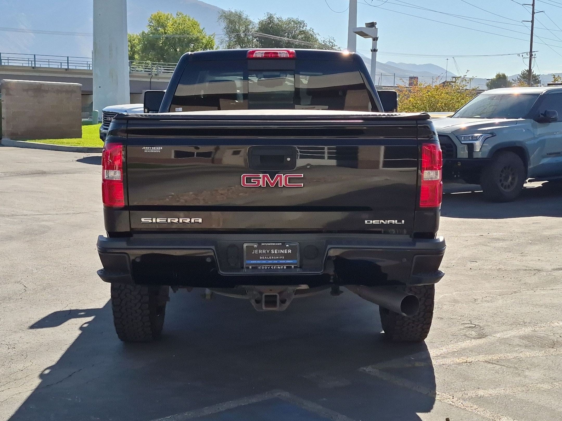 Used 2018 GMC Sierra 3500 Denali w/ Duramax Plus Package AWD/4WD image 4