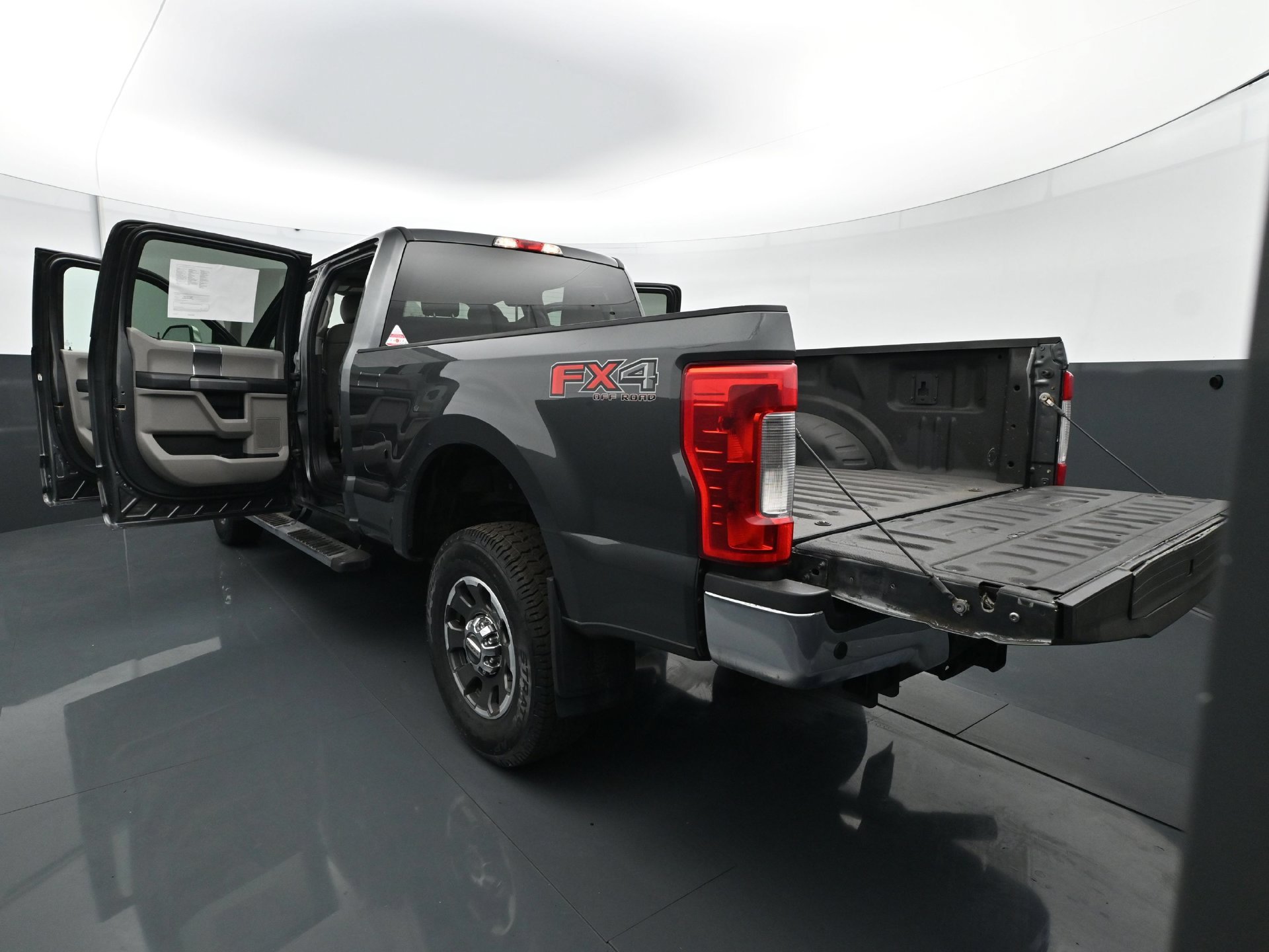 Used 2019 Ford F250 XLT w/ XLT Premium Package AWD/4WD image 33