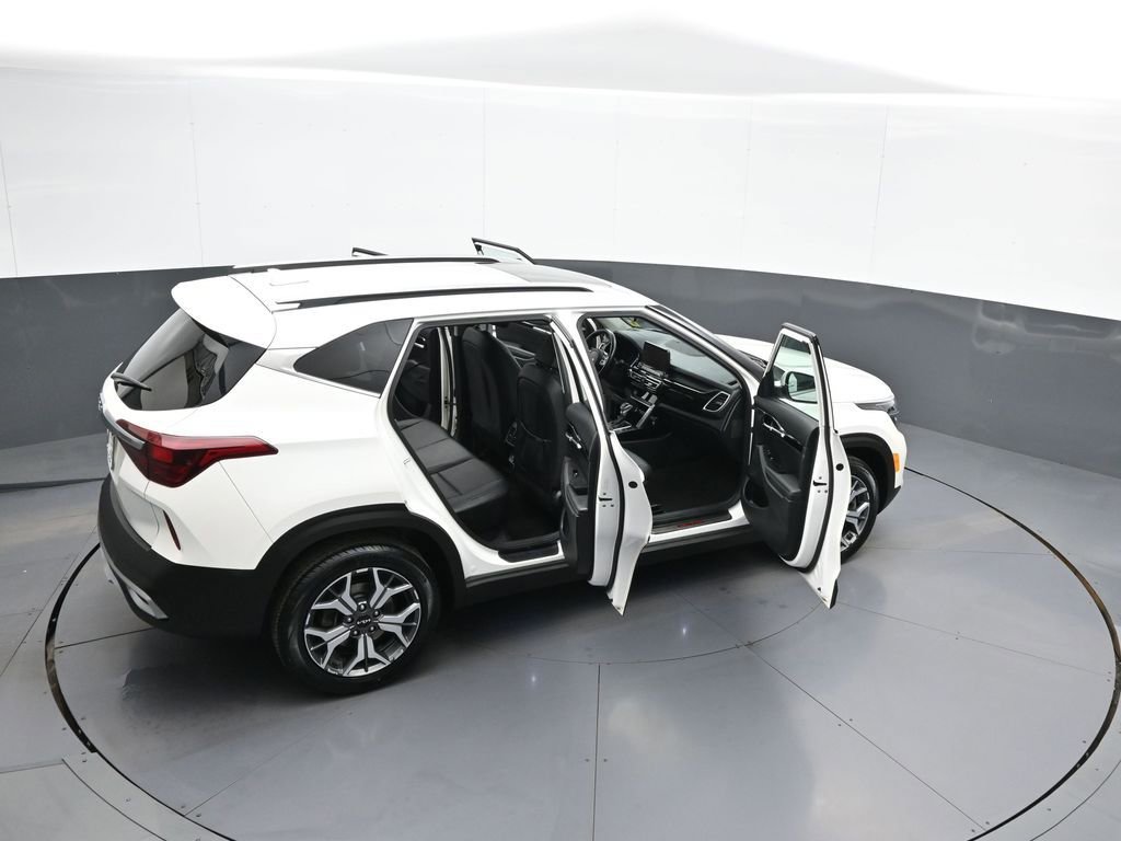 Certified 2022 Kia Seltos EX image 45