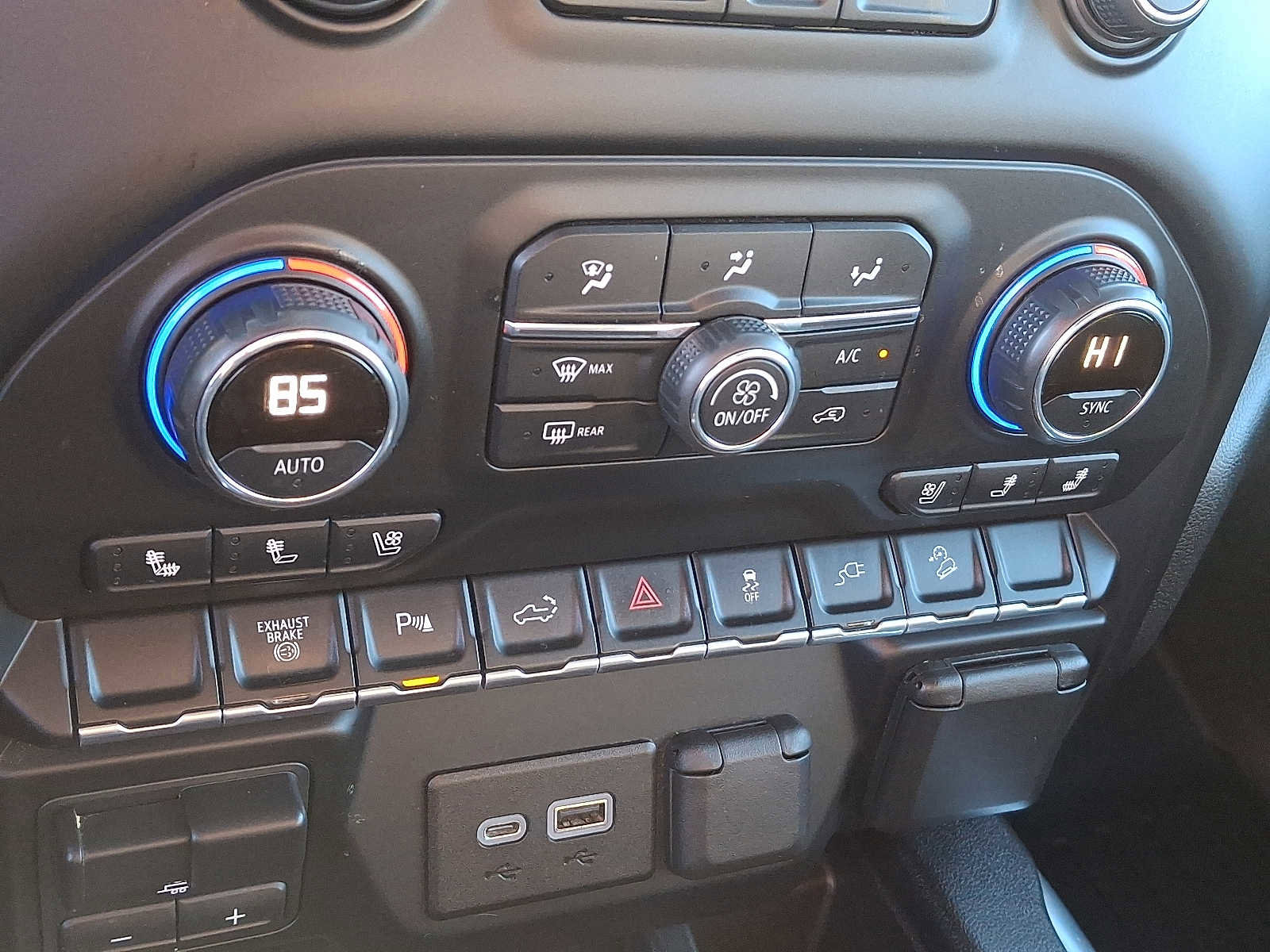 Used 2020 Chevrolet Silverado 2500 LTZ w/ LTZ Plus Package image 15