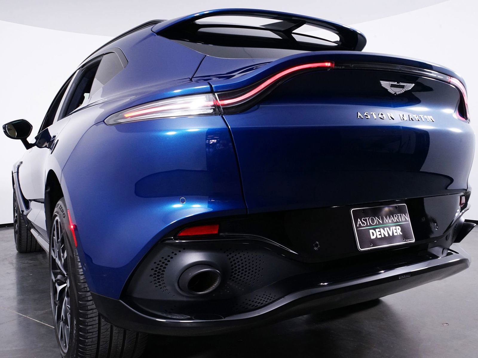 Used 2021 Aston Martin DBX image 18