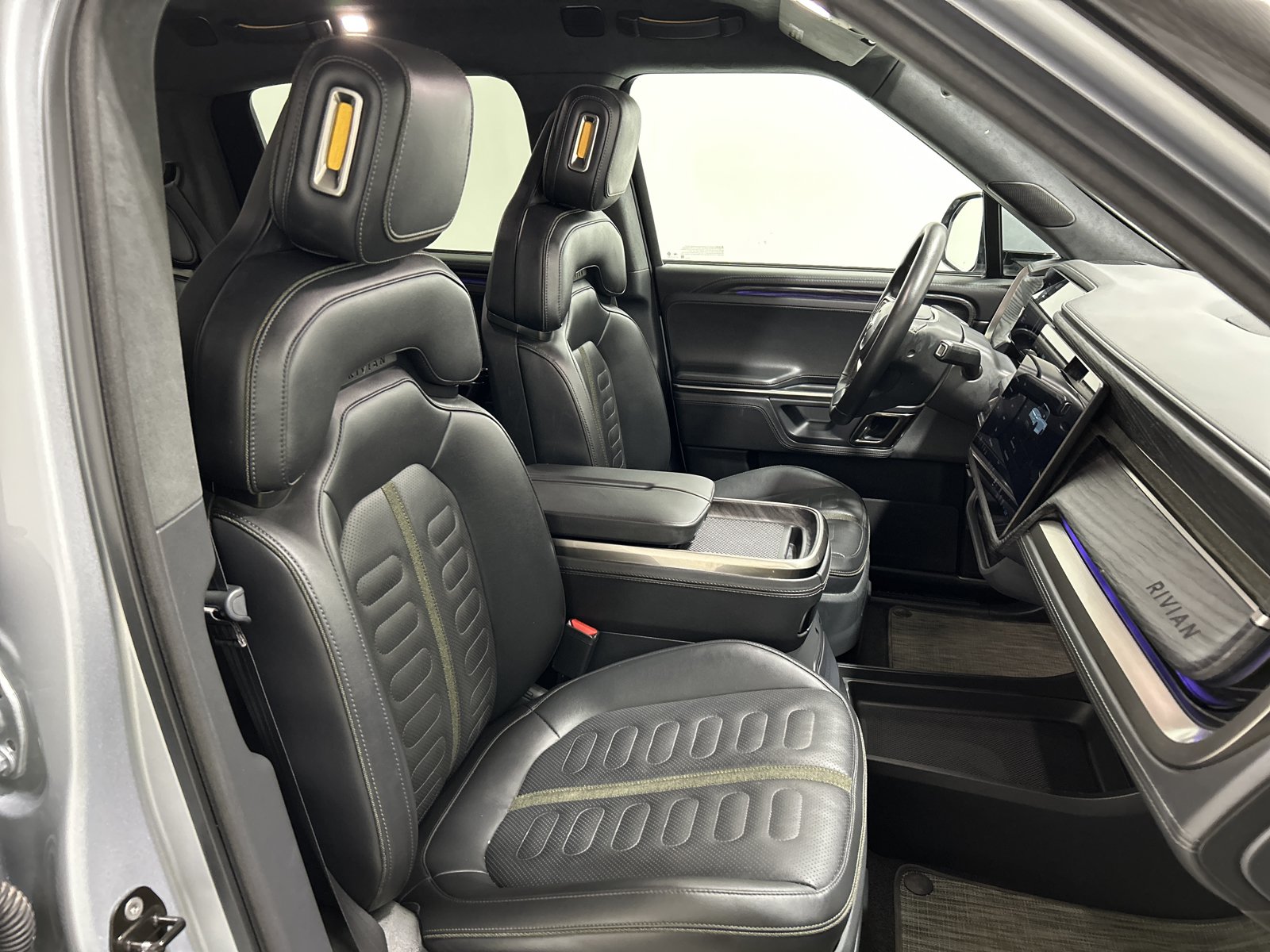 Used 2022 Rivian R1T Adventure AWD/4WD image 23