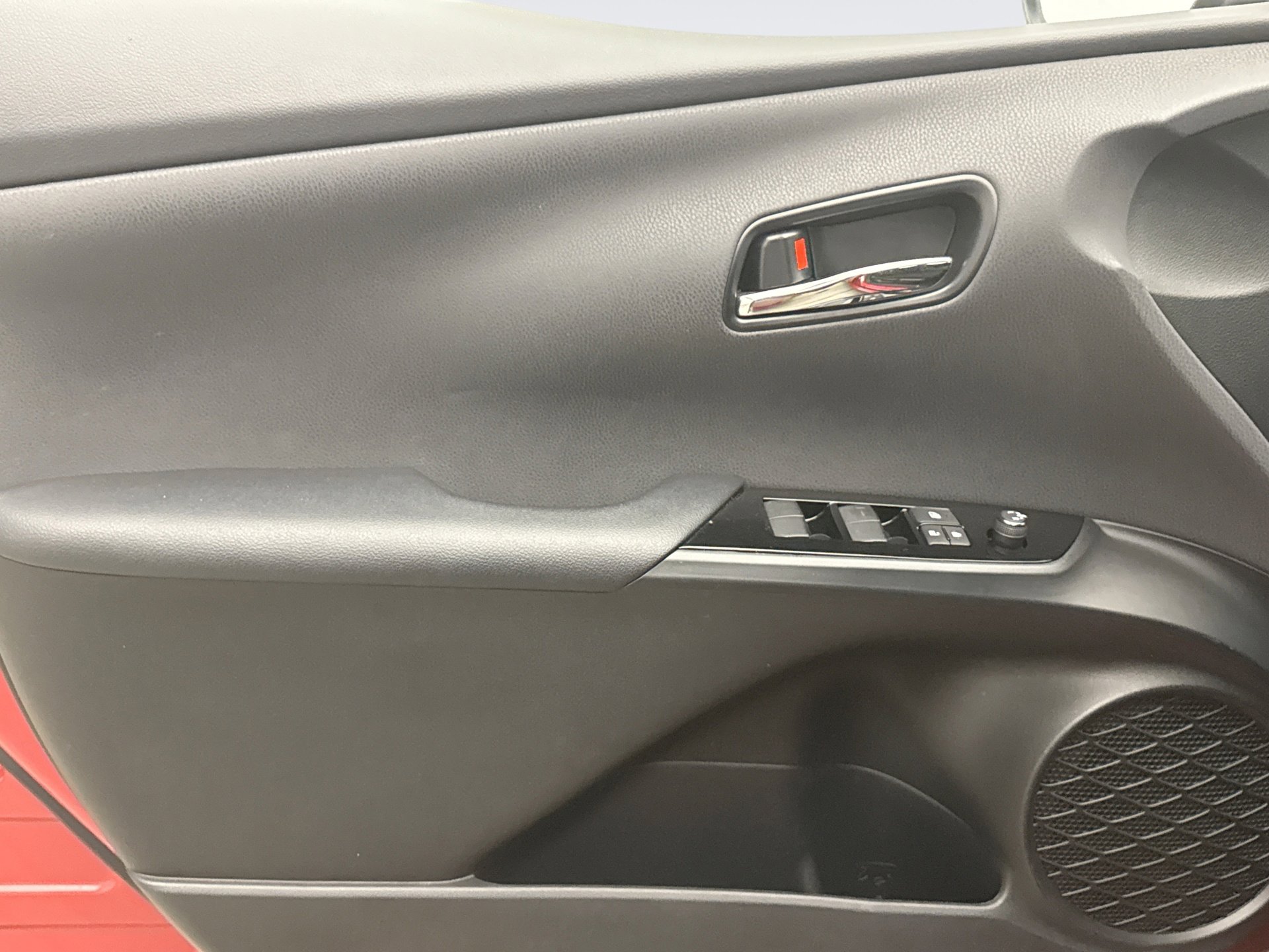 Used 2022 Toyota Prius Prime LE image 9