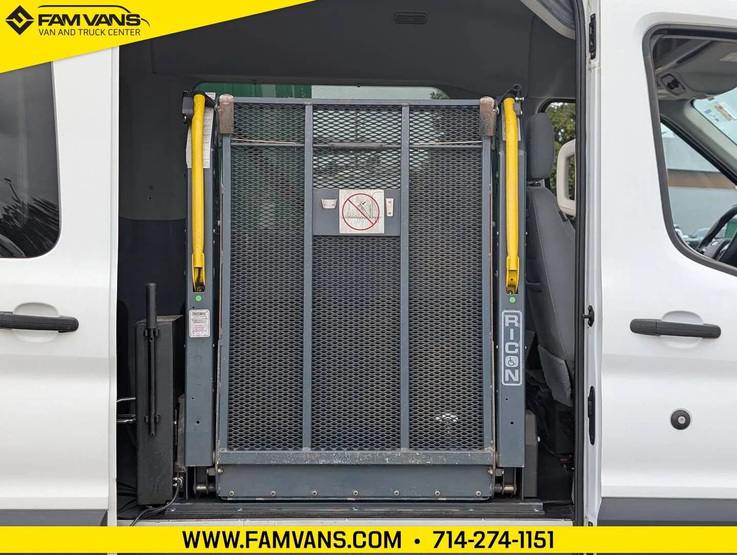 Used 2017 Ford Transit 350 XLT RWD image 5