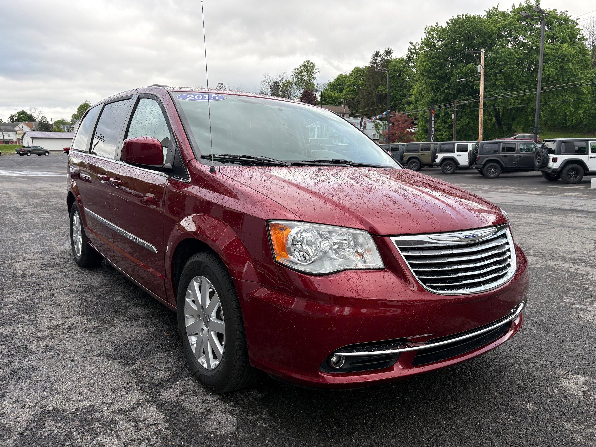 Used 2015 Chrysler Town & Country Touring FWD image 5